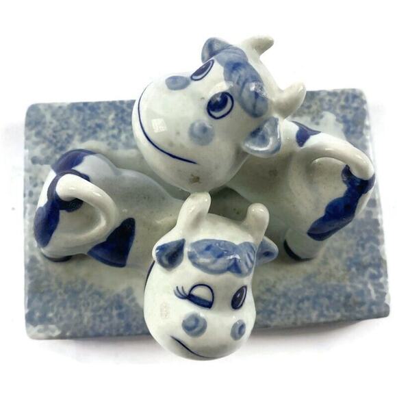 Delft Blue Holland Playful Cows Figurine Hand Painted 2.5 x 4 x 2.5 - Picture 3 of 7